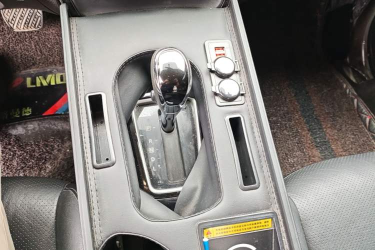 Used Nissan Sylphy 2019 1.6XV CVT Smart Connect Luxury Edition China VI Standard Gear Lever