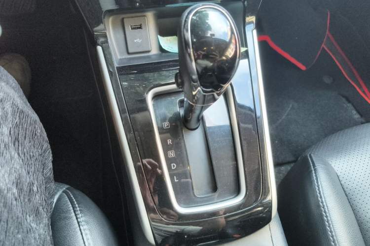 Used Nissan Sylphy 2019 1.6XV CVT Smart Connect Luxury Edition China VI Standard Gear Lever