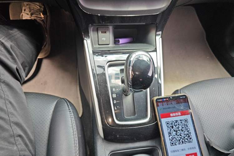Used Nissan Sylphy 2019 1.6XV CVT Smart Connect Luxury Edition China VI Standard Gear Lever