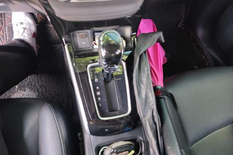 Used Nissan Sylphy 2019 1.6XV CVT Smart Connect Luxury Edition China VI Standard Gear Lever