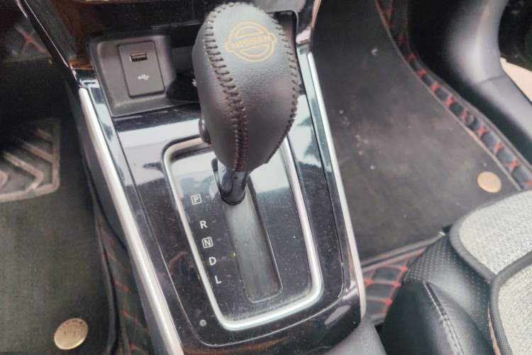 Used Nissan Sylphy 2019 1.6XV CVT Smart Connect Luxury Edition China VI Standard Gear Lever