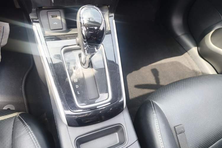 Used Nissan Sylphy 2019 1.6XV CVT Smart Connect Luxury Edition China VI Standard Gear Lever