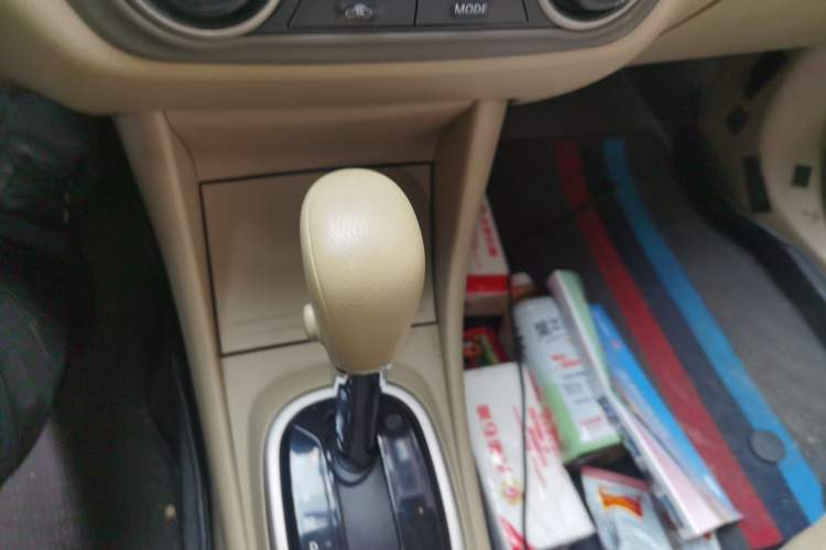 Used Nissan Sylphy 2019 Classic 1.6XE+ CVT SmartConnect Leading Edition Gear Lever
