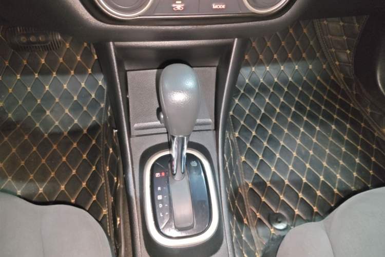 Used Nissan Sylphy 2019 Classic 1.6XE+ CVT SmartConnect Leading Edition Gear Lever
