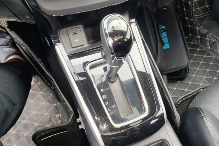 Used Nissan Sylphy 2019 1.6XV CVT Smart Connect Luxury Edition China VI Standard Gear Lever