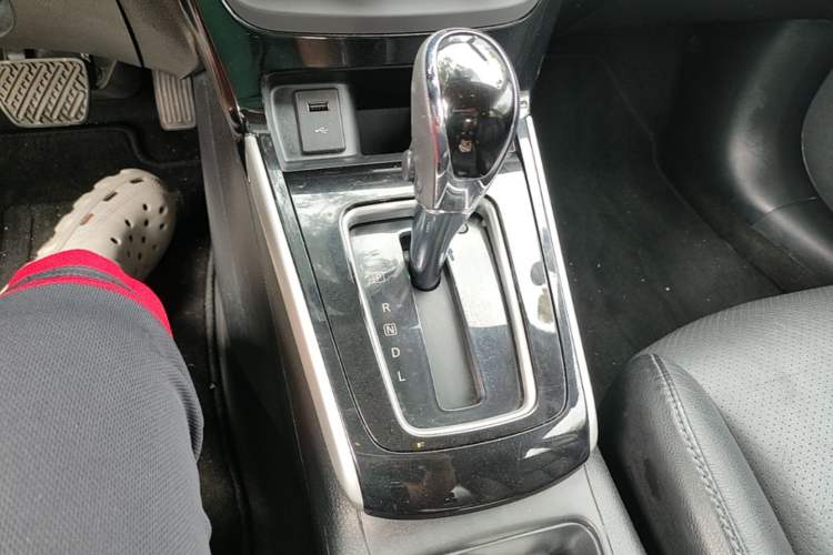 Used Nissan Sylphy 2019 1.6XV CVT Smart Connect Luxury Edition China VI Standard Gear Lever