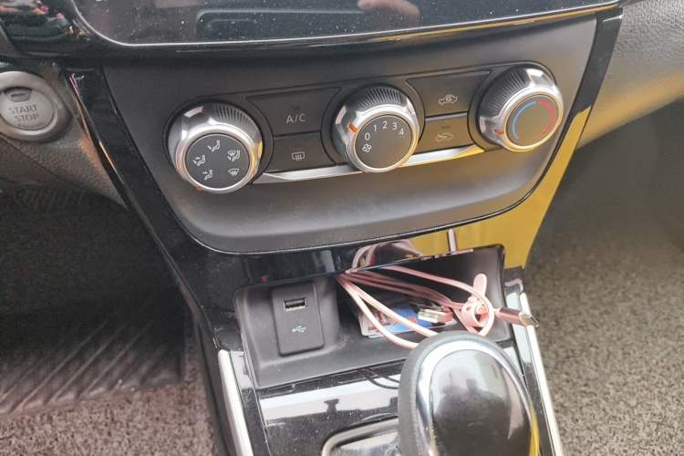 Used Nissan Sylphy 2019 1.6XV CVT Smart Connect Luxury Edition China VI Standard Gear Lever