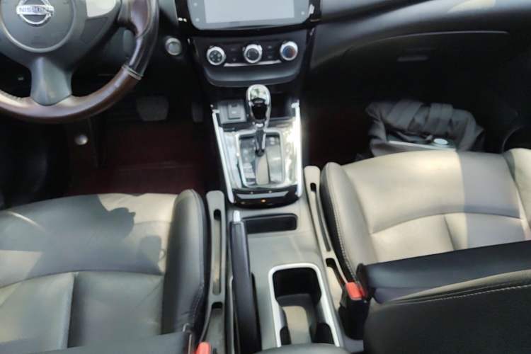 Used Nissan Sylphy 2019 1.6XV CVT Smart Connect Luxury Edition China VI Standard Gear Lever