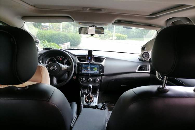 Used Nissan Sylphy 2019 1.6XV CVT Smart Connect Luxury Edition China VI Standard Headliner