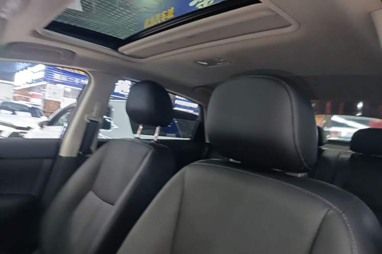 Used Nissan Sylphy 2019 1.6XV CVT Smart Connect Luxury Edition China VI Standard Headliner