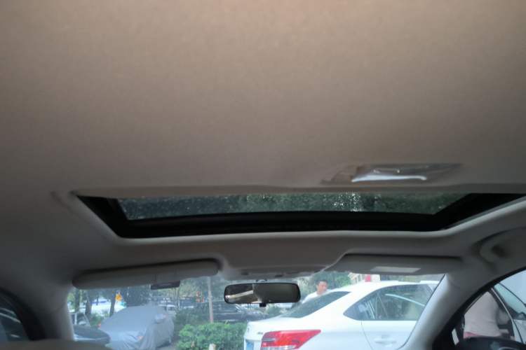 Used Nissan Sylphy 2019 1.6XV CVT Smart Connect Luxury Edition China VI Standard Headliner