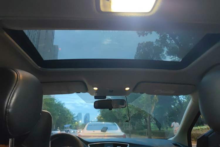Used Nissan Sylphy 2019 1.6XV CVT Smart Connect Luxury Edition China V Standard Headliner