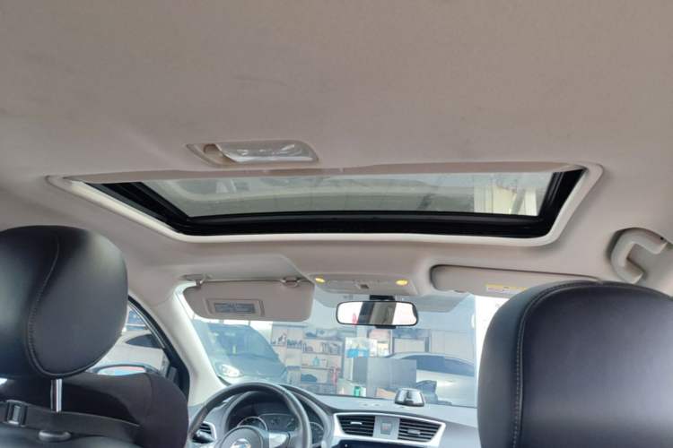 Used Nissan Sylphy 2019 1.6XV CVT Smart Connect Luxury Edition China VI Standard Headliner