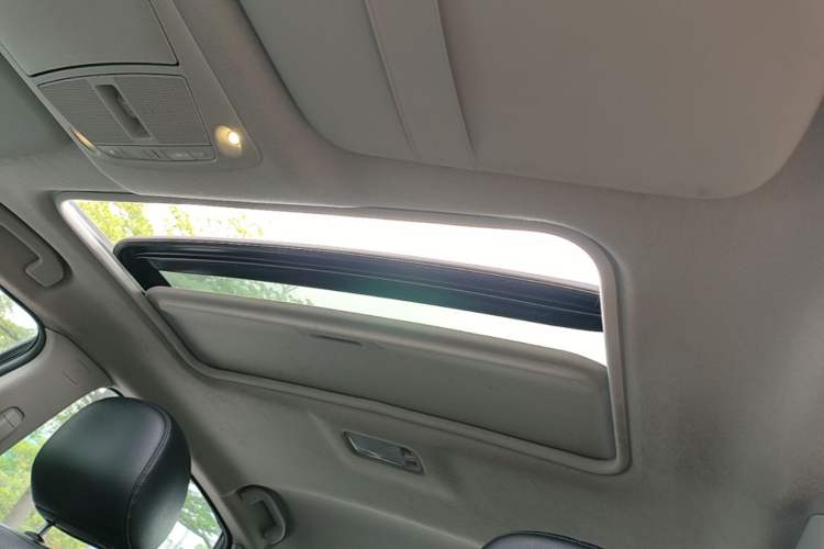 Used Nissan Sylphy 2019 1.6XV CVT Smart Connect Luxury Edition China VI Standard Headliner