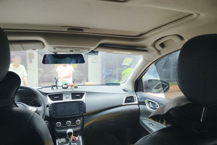 Used Nissan Sylphy 2019 1.6XV CVT Smart Connect Luxury Edition China VI Standard Headliner