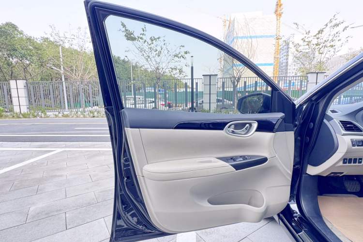 Used Nissan Sylphy 2019 1.6XV CVT Smart Connect Luxury Edition China VI Standard Interior 11
