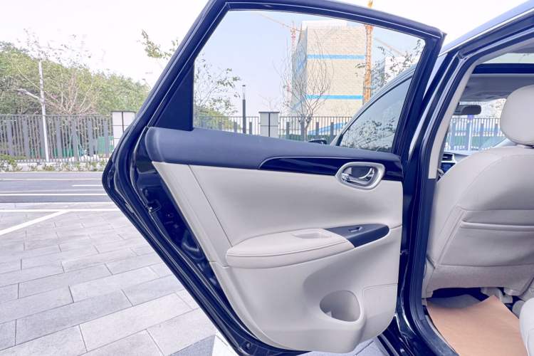 Used Nissan Sylphy 2019 1.6XV CVT Smart Connect Luxury Edition China VI Standard Interior 12