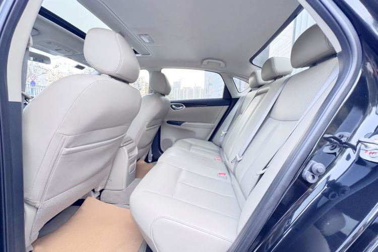 Used Nissan Sylphy 2019 1.6XV CVT Smart Connect Luxury Edition China VI Standard Interior 3