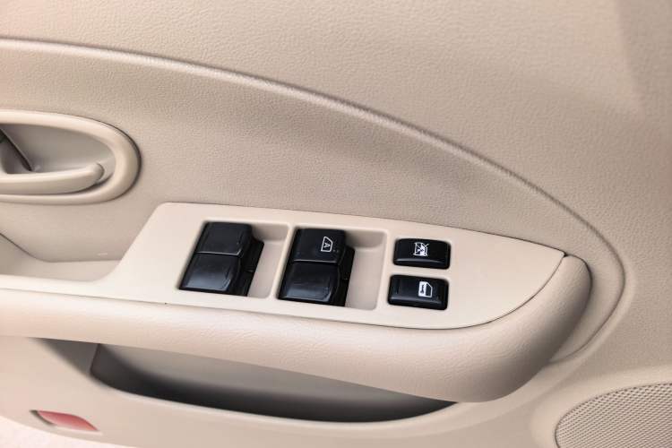 Used Nissan Sylphy 2019 Classic 1.6XE+ Manual Smart Connect Luxury Edition Interior 4
