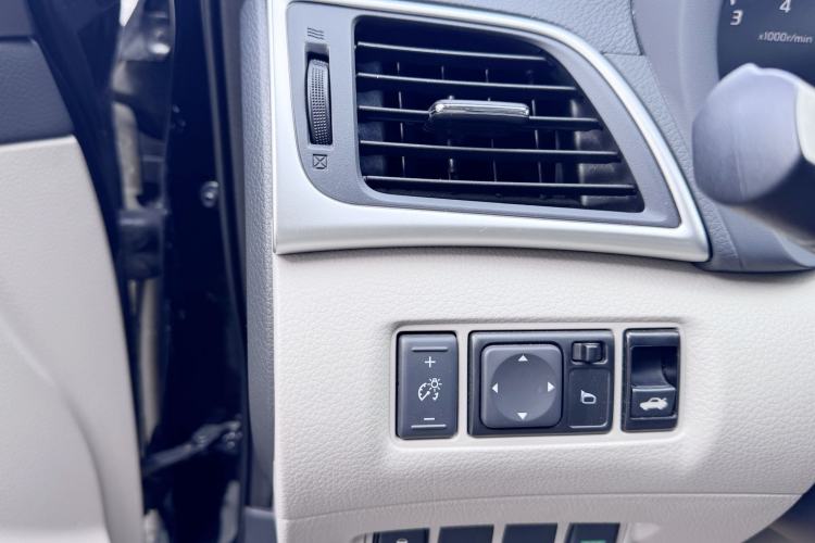 Used Nissan Sylphy 2019 1.6XV CVT Smart Connect Luxury Edition China VI Standard Interior 6