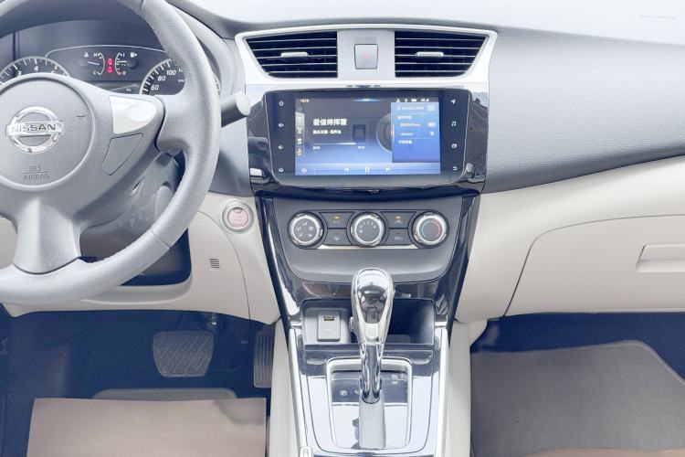 Used Nissan Sylphy 2019 1.6XV CVT Smart Connect Luxury Edition China VI Standard Interior 7