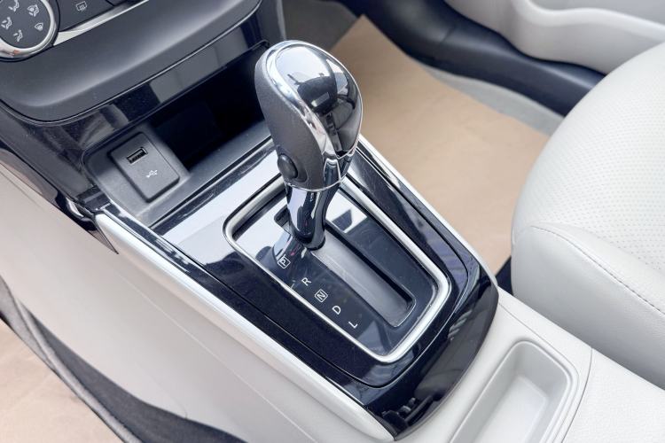 Used Nissan Sylphy 2019 1.6XV CVT Smart Connect Luxury Edition China VI Standard Interior 8