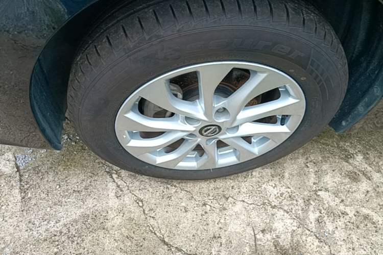 Used Nissan Sylphy 2019 Classic 1.6 XL Manual Luxury Edition Left Front Wheel Hub