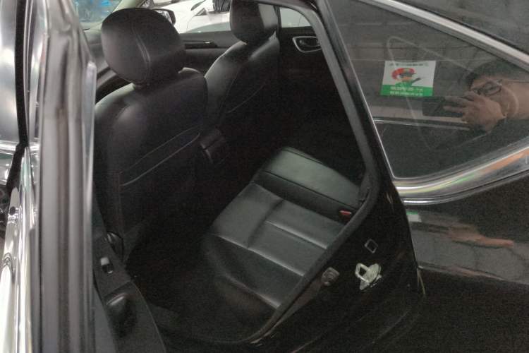 Used Nissan Sylphy 2019 1.6XL Manual Luxury Version China VI Standard Left Rear Seat
