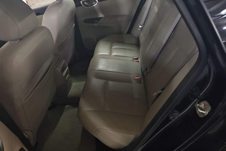 Used Nissan Sylphy 2019 1.6XV CVT Smart Connect Luxury Edition China VI Standard Left Rear Seat