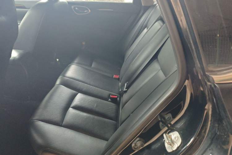 Used Nissan Sylphy 2019 1.6XV CVT Smart Connect Luxury Edition China VI Standard Left Rear Seat