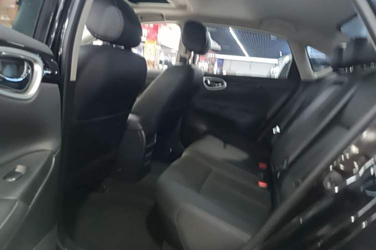 Used Nissan Sylphy 2019 1.6XV CVT Smart Connect Luxury Edition China VI Standard Left Rear Seat