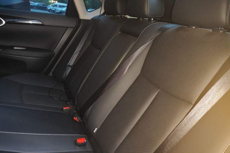 Used Nissan Sylphy 2019 1.6XV CVT Smart Connect Luxury Edition China VI Standard Left Rear Seat