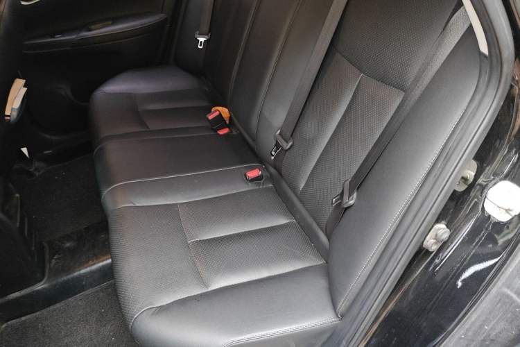 Used Nissan Sylphy 2019 1.6XV CVT Smart Connect Luxury Edition China V Standard Left Rear Seat
