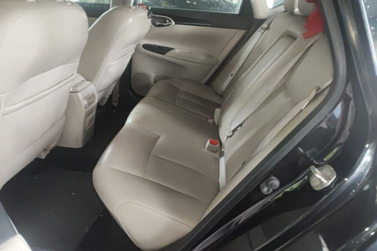 Used Nissan Sylphy 2019 1.6XV CVT Smart Connect Luxury Edition China VI Standard Left Rear Seat