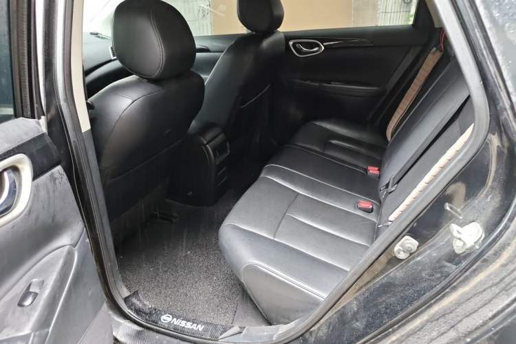 Used Nissan Sylphy 2019 1.6XV CVT Smart Connect Luxury Edition China V Standard Left Rear Seat