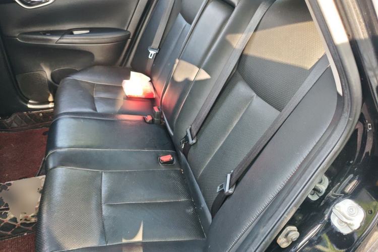Used Nissan Sylphy 2019 1.6XV CVT Smart Connect Luxury Edition China VI Standard Left Rear Seat