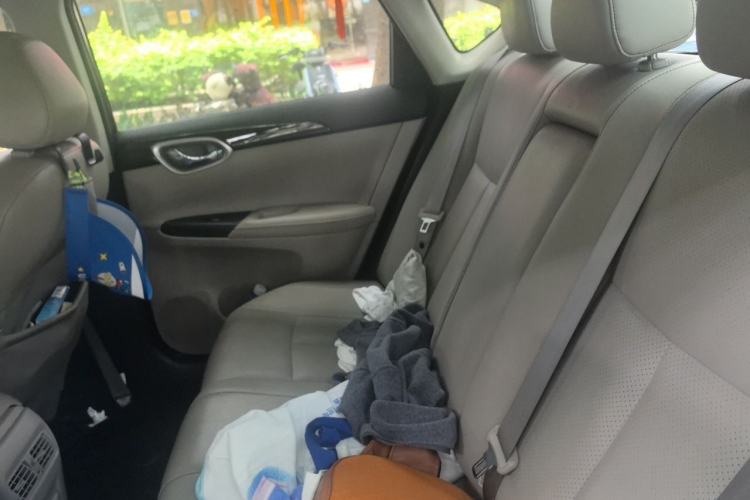 Used Nissan Sylphy 2019 1.6XV CVT Smart Connect Luxury Edition China V Standard Left Rear Seat