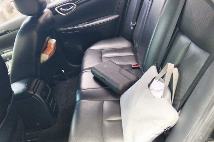 Used Nissan Sylphy 2019 1.6XV CVT Smart Connect Luxury Edition China V Standard Left Rear Seat