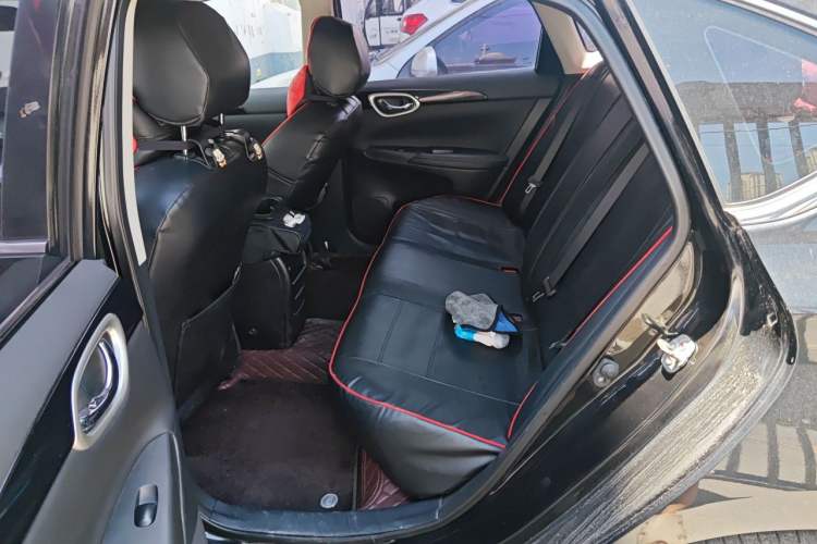 Used Nissan Sylphy 2019 1.6XV CVT Smart Connect Luxury Edition China VI Standard Left Rear Seat