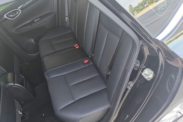 Used Nissan Sylphy 2019 1.6XV CVT Smart Connect Luxury Edition China VI Standard Left Rear Seat