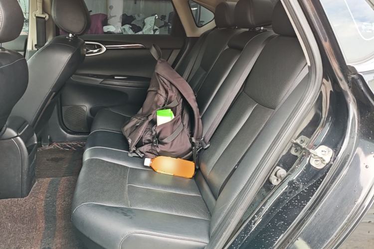 Used Nissan Sylphy 2019 1.6XV CVT Smart Connect Luxury Edition China VI Standard Left Rear Seat