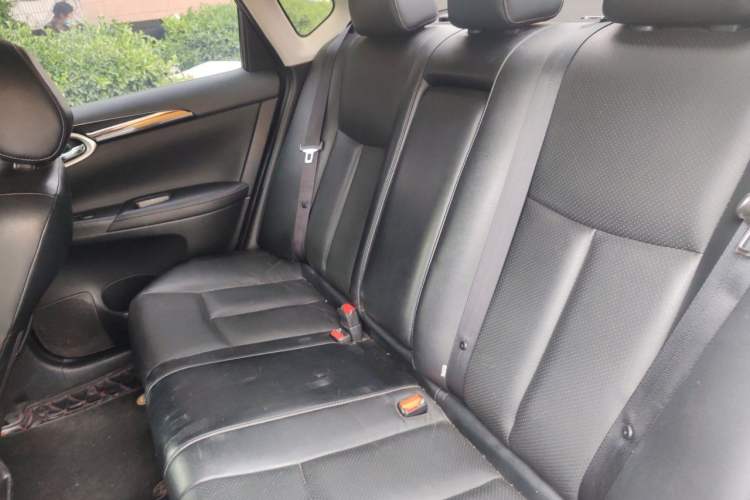 Used Nissan Sylphy 2019 1.6XV CVT Smart Connect Luxury Edition China VI Standard Left Rear Seat