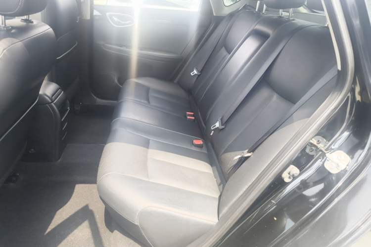 Used Nissan Sylphy 2019 1.6XV CVT Smart Connect Luxury Edition China VI Standard Left Rear Seat