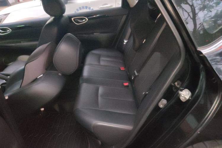 Used Nissan Sylphy 2019 1.6XV CVT Smart Connect Luxury Edition China VI Standard Left Rear Seat