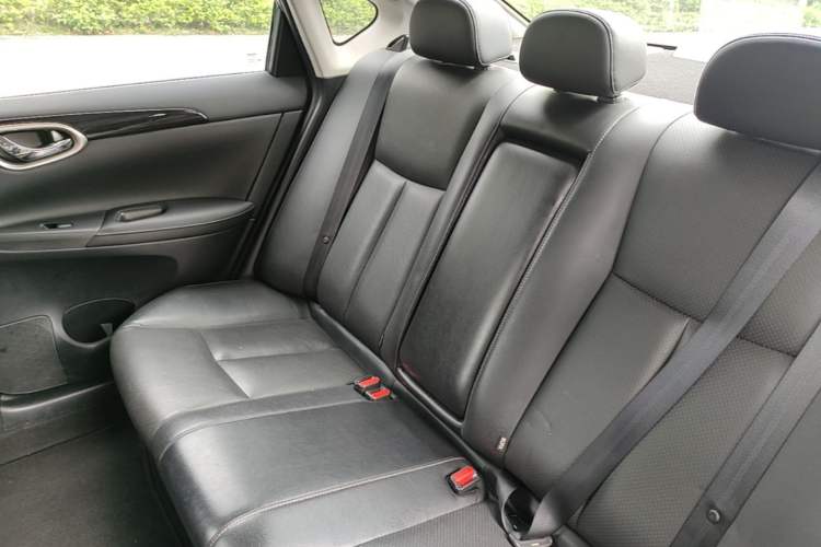 Used Nissan Sylphy 2019 1.6XV CVT Smart Connect Luxury Edition China VI Standard Left Rear Seat