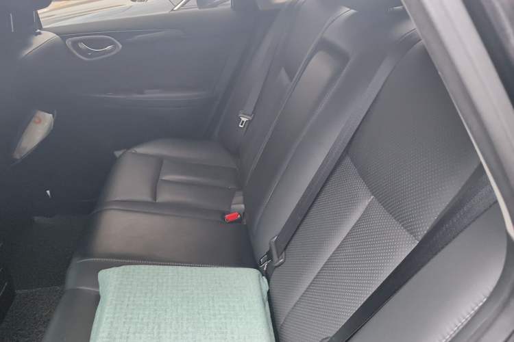 Used Nissan Sylphy 2019 1.6XV CVT Smart Connect Luxury Edition China VI Standard Left Rear Seat