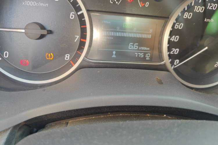 Used Nissan Sylphy 2019 Classic 1.6XE Manual Comfort Edition Odometer Close Up