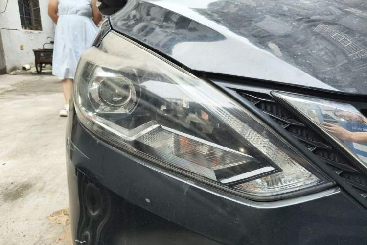 Used Nissan Sylphy 2019 1.6XV CVT Smart Connect Luxury Edition China V Standard Right Front Headlight