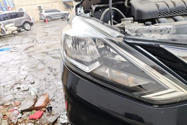 Used Nissan Sylphy 2019 1.6XV CVT Smart Connect Luxury Edition China V Standard Right Front Headlight