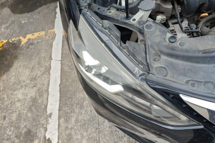 Used Nissan Sylphy 2019 1.6XV CVT Smart Connect Luxury Edition China V Standard Right Front Headlight
